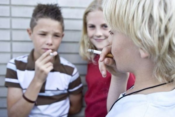 Riscurile consumului de drajeuri cu nicotină, cel mai nou trend printre tineri: au puterea a 60 de țigări