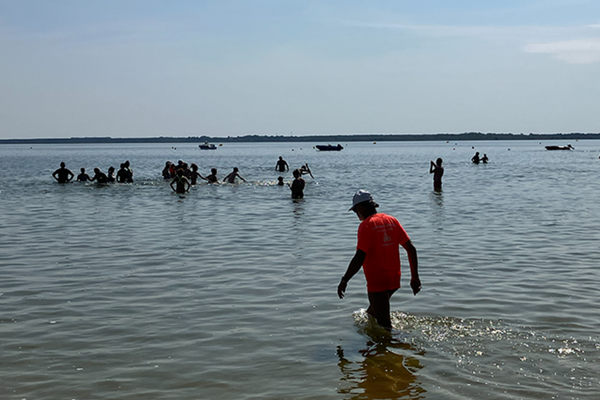 Plimbarea în apă de mare este benefică pentru sănătatea ta. Cum se practică?