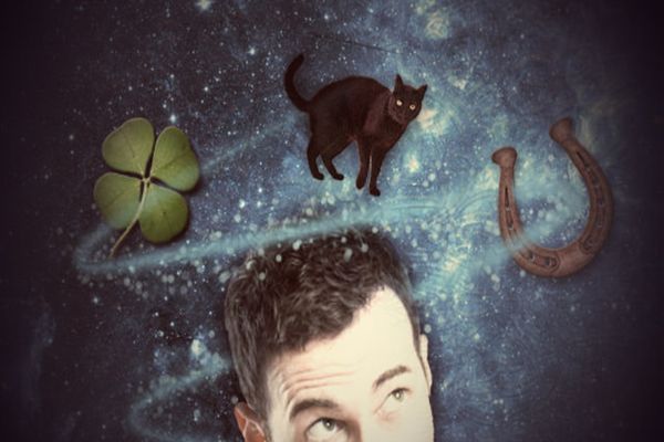 CELE MAI SUPERSTIȚIOASE SEMNE ZODIACALE