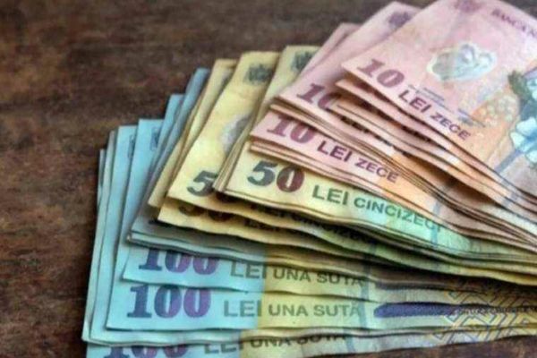 UNUL DIN TREI ROMÂNI A PIERDUT BANI DUPĂ CE A URMAT SFATURI FINANCIARE NEVERIFICATE DIN MEDIUL ONLINE