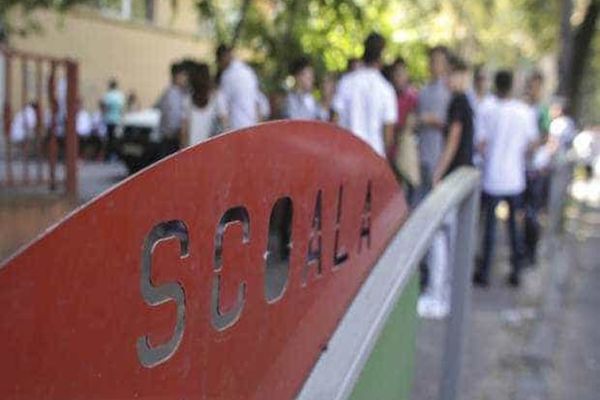 Proiect adoptat tacit în Senat. O nouă zi liberă în calendarul părinților la deschiderea anului școlar