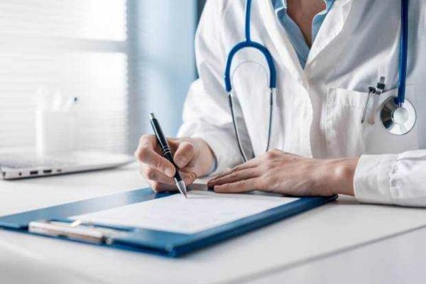 Ministerul Sănătății pregătește excepții de la neplata primei zile de concediu medical. Bolnavii care ar putea fi exceptați