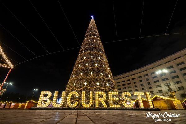 Târgul de Crăciun din Piața Constituției se deschide vineri, 29 noiembrie. Se aprind și luminițele de sărbători