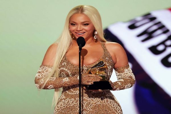 Beyonce a renunțat la părul lung pentru o tunsoare aflată în trend