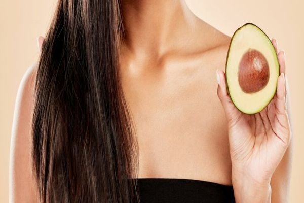 Aplicarea avocado pe părul tău: această tendință de pe TikTok ajută cu adevărat să-l facă să arate mai bine?