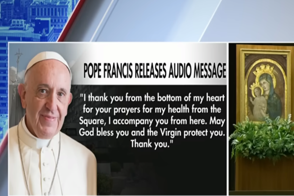 PAPA FRANCISC MULȚUMEȘTE CREDINCIOȘILOR PENTRU RUGĂCIUNI, ÎNTR-UN MESAJ EMOȚIONANT DIN SPITAL