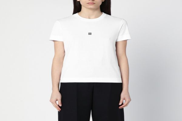 Scurtă istorie a tricoului alb