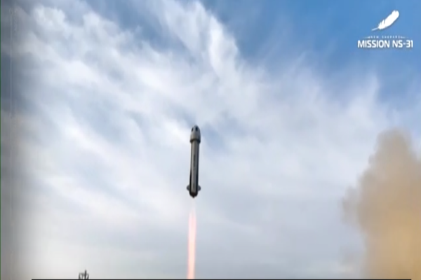 KATY PERRY ȘI LAUREN SANCHEZ AU ZBURAT ÎN SPAȚIU 