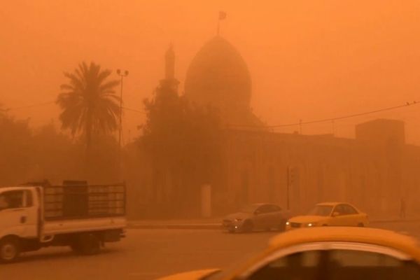 SUDUL ȘI CENTRUL IRAKULUI, ÎNVĂLUITE ÎNTR-O FURTUNĂ DE NISIP