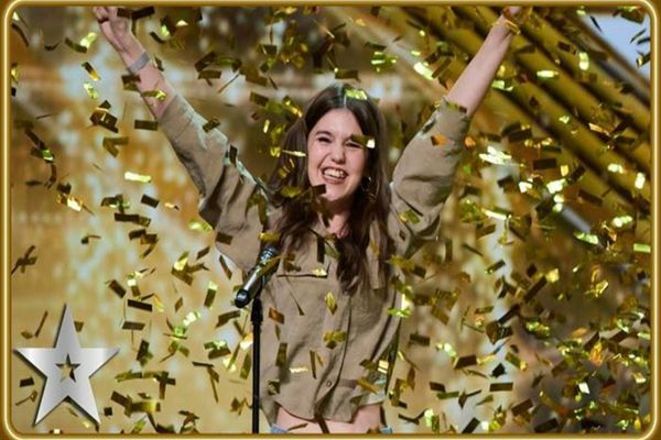 O româncă de 14 ani i-a cucerit pe jurații de la Britain's Got Talent. A primit Golden Buzz pentru interpretarea sa