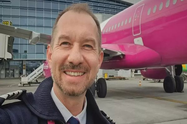 Mihai Sturzu, revoltat după ce a văzut cum un curier i-a aruncat coletul fragil. A făcut publică filmarea