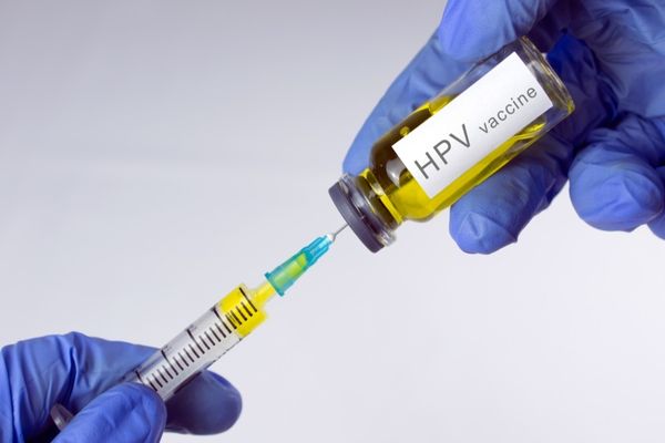 S-a dat lege! Vaccinarea gratuită anti-HPV, extinsă pentru tineri până la 26 de ani