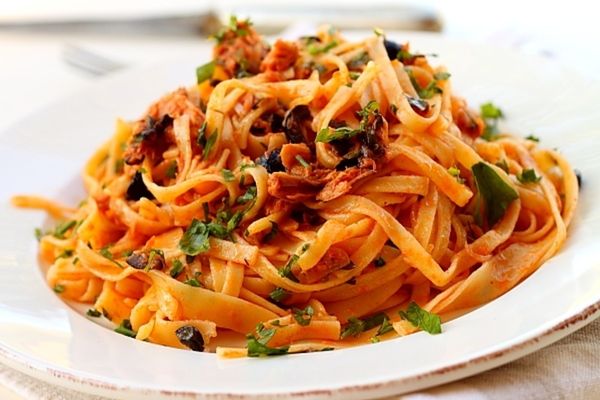 Cum să mănânci paste în fiecare zi fără să te îngrași