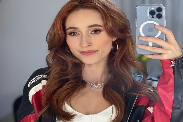 CEA MAI URMĂRITĂ ROMÂNCĂ DE PE TIKTOK ARE PESTE 10 MILIOANE DE URMĂRITORI