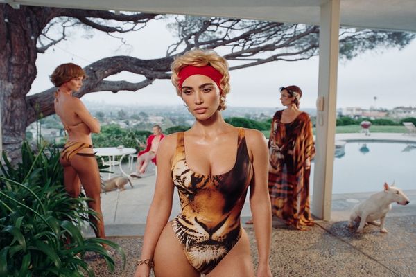 ROBERTO CAVALLI X SKIMS, UN DUO CÂȘTIGĂTOR, ÎNTRE GLAMOURUL ITALIAN ȘI COSTUMELE DE BAIE MODELATOARE