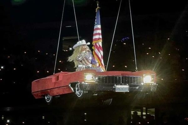 BEYONCE, LA UN PAS DE MOARTE ÎN MIJLOCUL CONCERTULUI