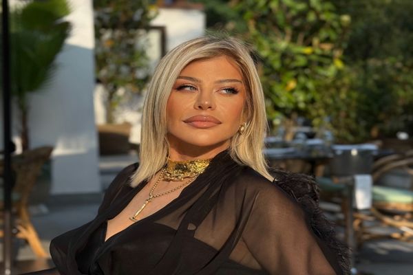 Loredana Groza, pusă la zid pentru felul în care s-a îmbrăcat la parastasul de 40 de zile al tatălui său