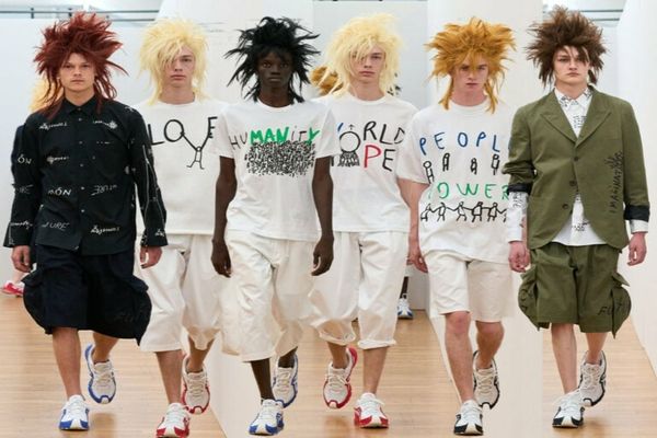 ARTISTUL DAN PERJOVSCHI, COLABORARE CU BRANDUL JAPONEZ COMME DES GARCONS: MODA DEVINE MANIFEST