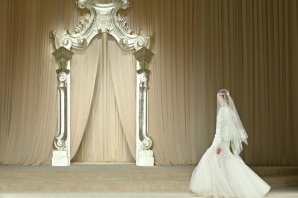 CELE 5 ROCHII DE MIREASĂ DE NEUITAT DIN SĂPTĂMÂNA HAUTE COUTURE DE LA PARIS