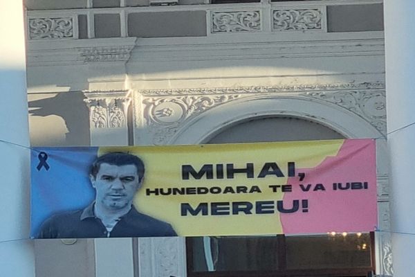 MIHAI LEU, PRIMIT CU ONORURI ȘI APLAUZE ÎN ORAȘUL SĂU DE SUFLET. CÂND VA FI ÎNMORMÂNTAT