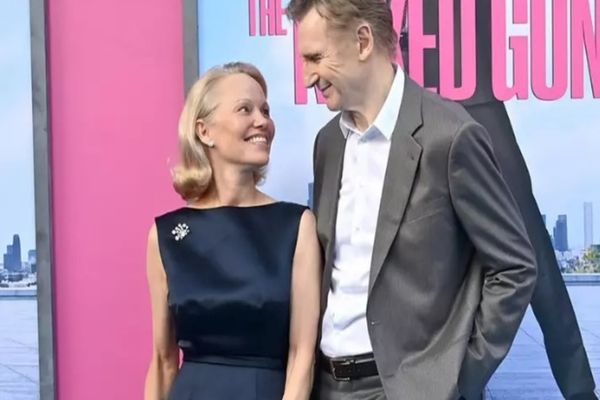 NEW COUPLE ALERT! PAMELA ANDERSON ȘI LIAM NEESON AU O RELAȚIE ROMANTICĂ