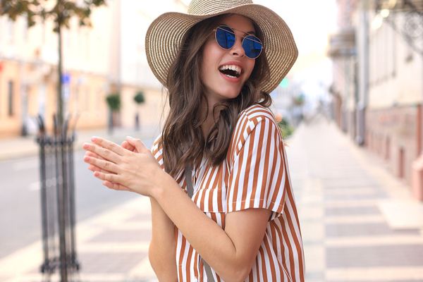 ȚINUTE DE VARĂ PENTRU A RĂMÂNE ELEGANTĂ CHIAR ȘI PE TIMP DE CANICULĂ