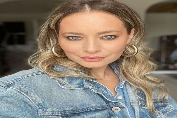 LAURA COSOI A ÎNFIINȚAT ASOCIAȚIA „EU TE-AM FĂCUT, EU TE IUBESC”. CE VEDETE O SPRIJINĂ