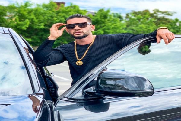 Dorian Popa, decorațiuni extravagante de Crăciun