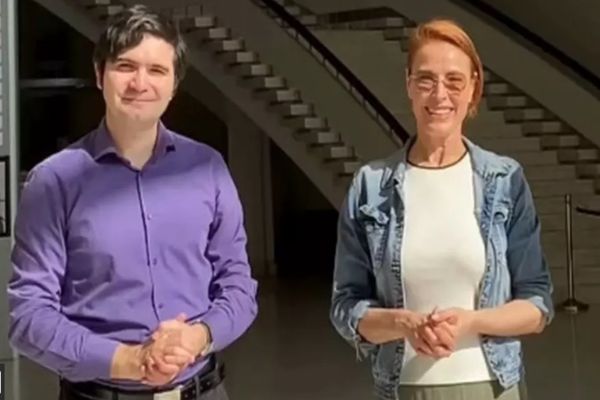 MOTIVUL PENTRU CARE MONICA DAVIDESCU A ÎNVĂȚAT LIMBAJUL SEMNELOR