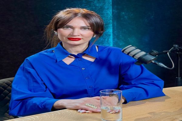 NICOLETA LUCIU A RENUNȚAT LA IMPLANTURILE CU SILICON. MOTIVUL PENTRU CARE NU ȘI-A MAI DORIT UN BUST GENEROS