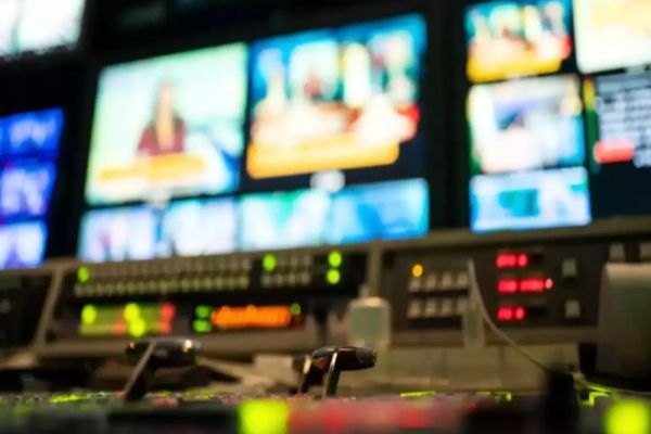 Televiziunea poporului, sabotată din nou. Telespectatorii din diaspora semnalează probleme cu semnalul Realitatea PLUS