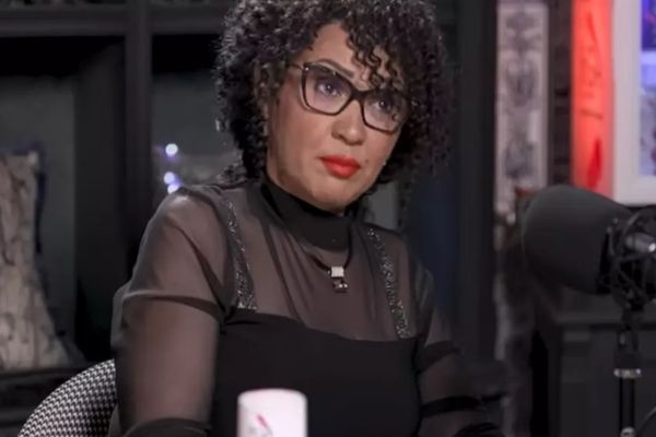 MINODORA NU CALCĂ, NU SPALĂ ȘI NICI NU FACE CURĂȚENIE ÎN CASĂ: „DE 25 DE ANI NU AM MAI FĂCUT TREBURILE CASNICE. SOȚUL MEU SE OCUPĂ DE TOT”