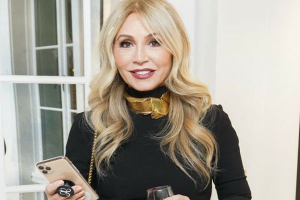 CUM AU APĂRUT ADELINA PESTRIȚU ȘI MĂDĂLINA GHENEA LA PALATUL PARLAMENTULUI, UNDE ANASTASIA SOARE ȘI-A LANSAT CARTEA