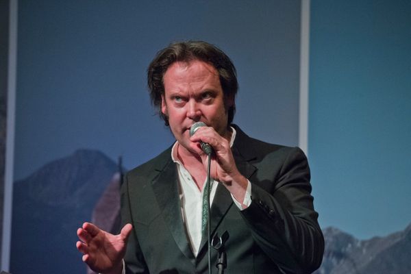 JURNALISTUL BRITANIC CHARLEY OTTLEY A OBȚINUT CETĂȚENIA ROMÂNĂ, DUPĂ O AȘTEPTARE DE 5 ANI