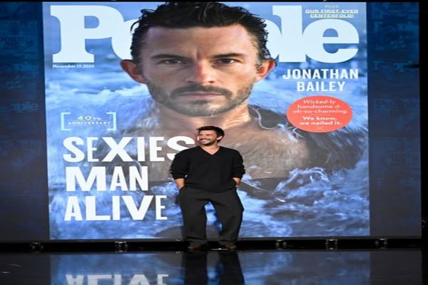 JONATHAN BAILEY A FOST DECLARAT „CEL MAI SEXY BĂRBAT ÎN VIAȚĂ” DE REVISTA PEOPLE