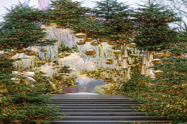 Încă un loc instagramabil în București: podul de Aur de la West Side Christmas Market