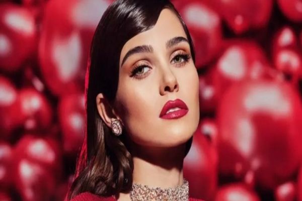 Theo Rose, indignată după ce escrocii i-au copiat vocea și chipul și le folosesc pentru reclame false. „Vă rog să le dați report”