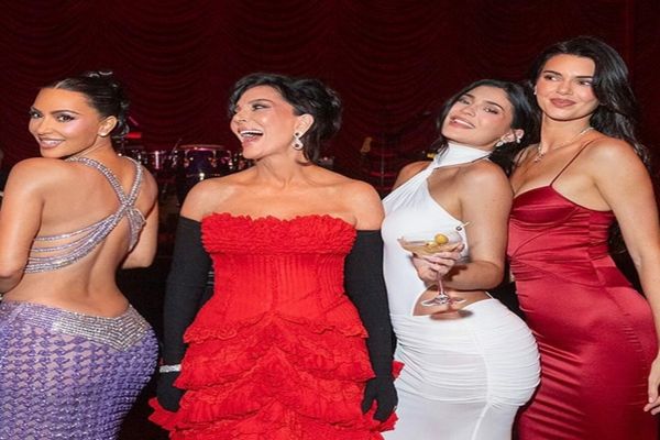 Kris Jenner, petrecere cu fast la 70 de ani. Printre invitați, și o româncă