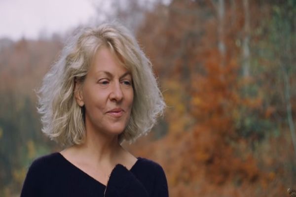 Dana Nălbaru lansează o nouă piesă după 10 ani de pauză