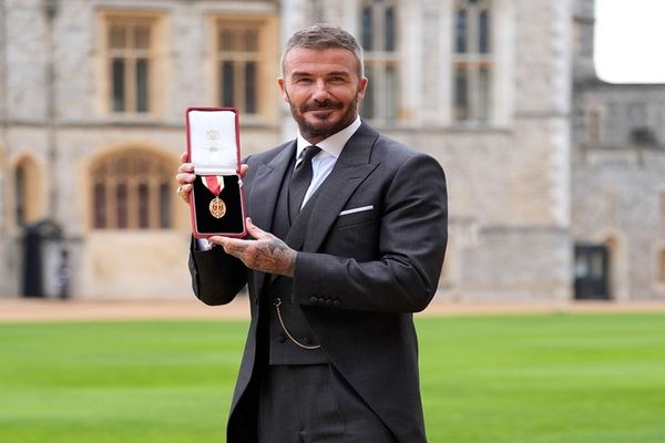 SIR DAVID BECKHAM, ÎNNOBILAT DE REGELE CHARLES. CE TITLU A PRIMIT