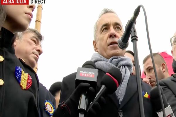 Călin Georgescu, mesaj zdrobitor de Ziua Națională, din inima Cetății Marii Unirii: ”Sufletul românului nu este de vânzare. România trebuie să devină, din nou, o istorie vie”  