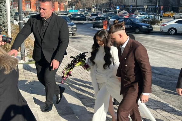 Ce semnificație au calele negre din buchetul Ioanei Stan de la cununia civilă cu Radu Drăgușin