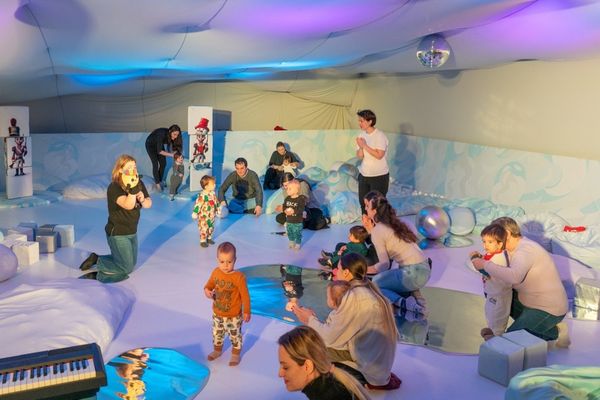 Bilete gratuite la spectacolele senzoriale de la Opera Comică, pentru bebelușii născuți în maternitățile ASSMB