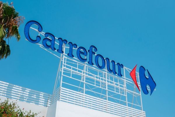 E oficial! Proprietarii Dedeman cumpără lanțul de supermarketuri Carrefour 