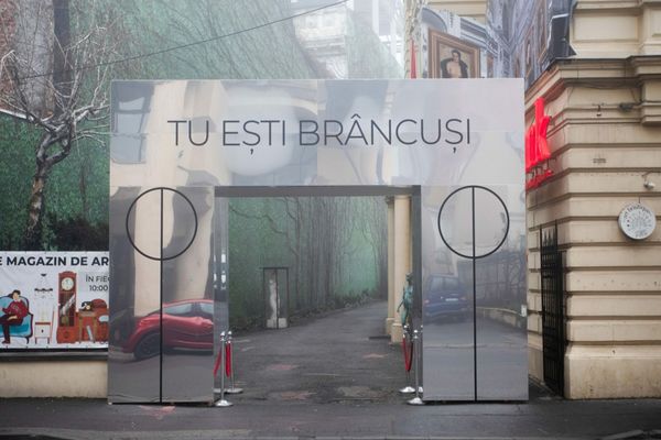 Anul Brâncuși | Cum ajunge Poarta Sărutului și la București, la Palatul Cesianu-Racoviță