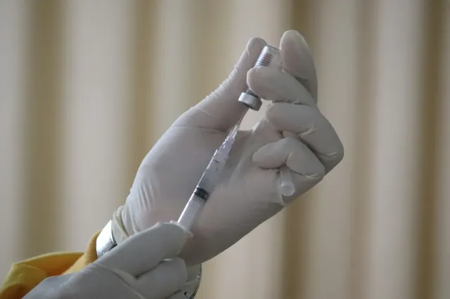 Vaccin personalizat împotriva cancerului: riscul de recidivă sau deces a scăzut cu 42%