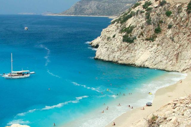 Una dintre destinațiile preferate de români pentru vacanța de vară a interzis fumatul pe plaje