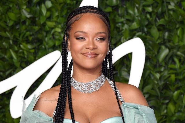 Femeia care a tras mai multe focuri de armă asupra casei Rihannei a fost arestată