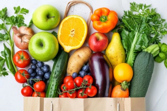 Carburanții trag în sus prețurile la raft: pâinea, lactatele și mezelurile, în prag de scumpiri