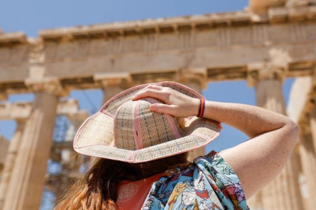 Grecia impune noi restricții femeilor din această vară